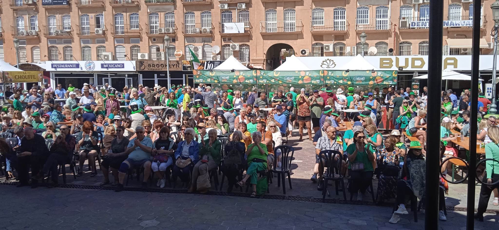 Plaza de la Mezquita party.