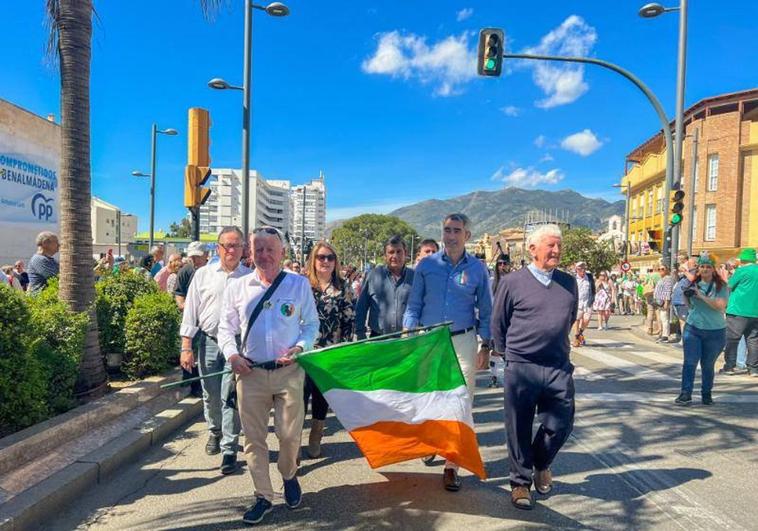 Benalmádena parade - with the mayor, Father Daly and the Irish association President