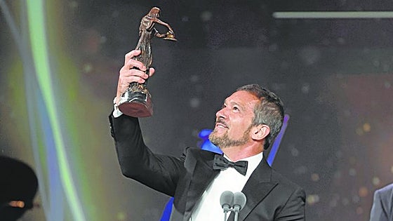 Malaga's Antonio Banderas triumphs at Spain's Talía theatre awards premiere