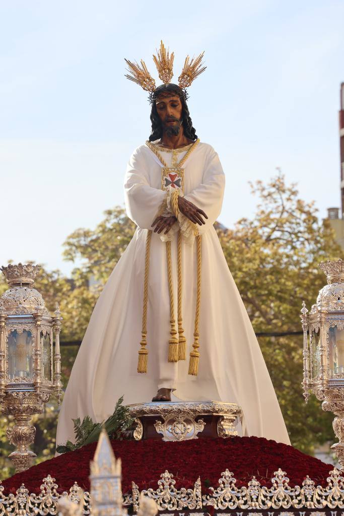 Holy Monday processions in the heart of Malaga, in pictures
