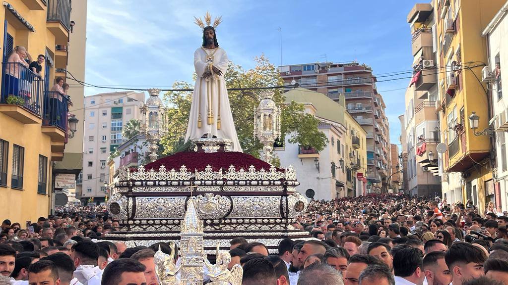 Holy Monday processions in the heart of Malaga, in pictures