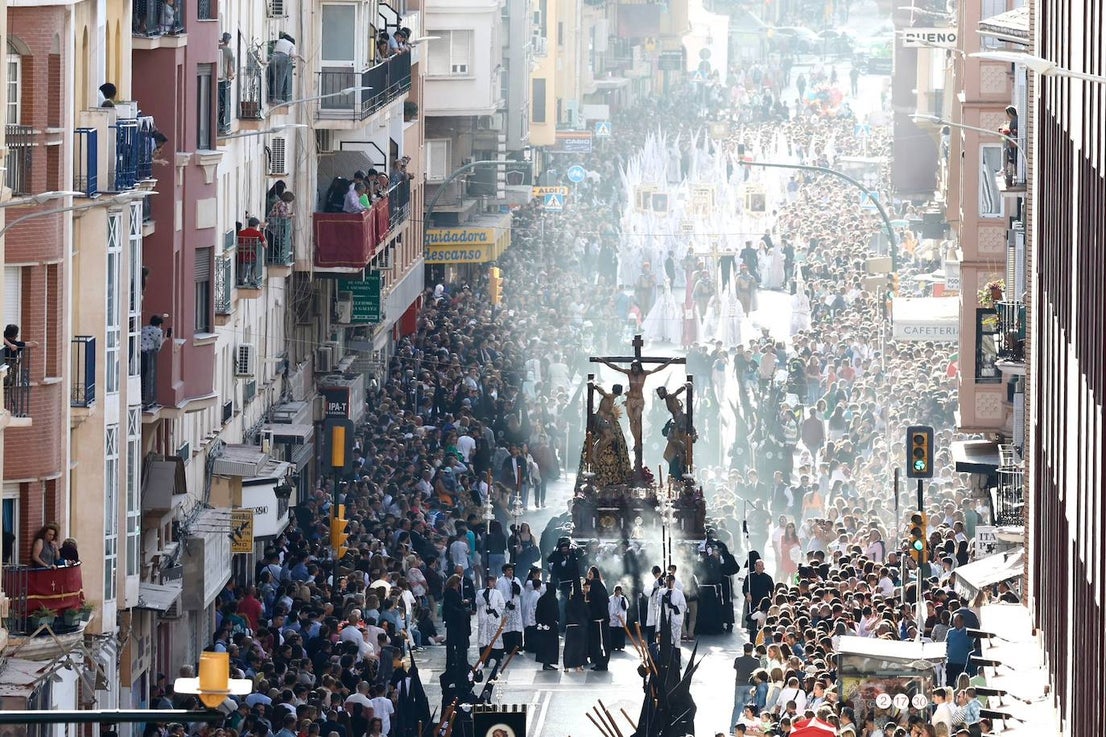 Holy Monday processions in the heart of Malaga, in pictures