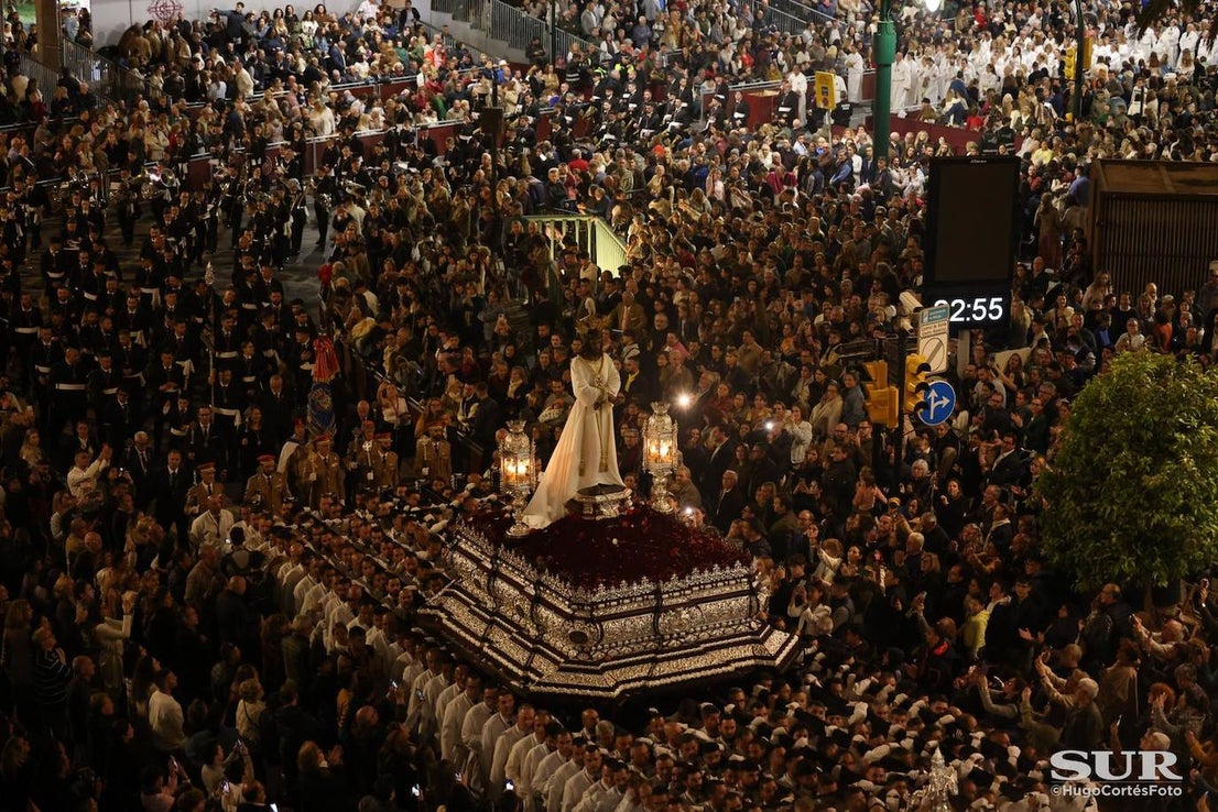 Holy Monday processions in the heart of Malaga, in pictures