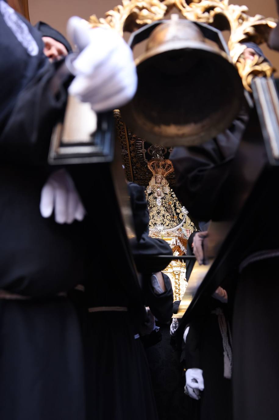 Holy Monday processions in the heart of Malaga, in pictures