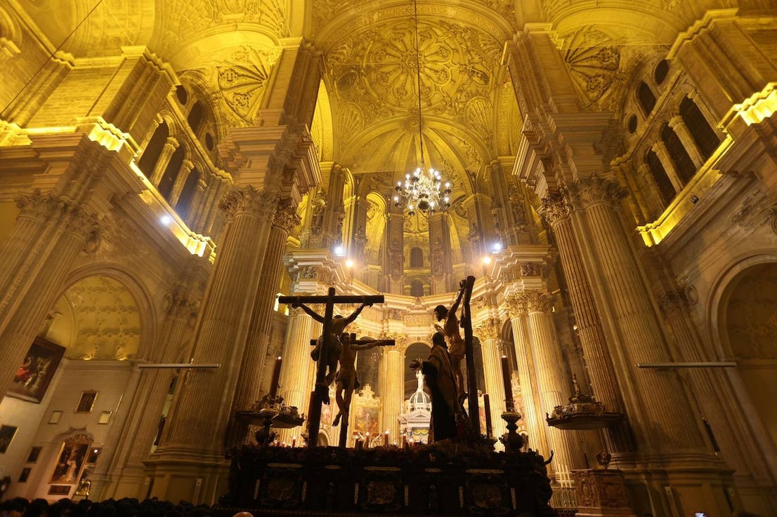Holy Monday processions in the heart of Malaga, in pictures