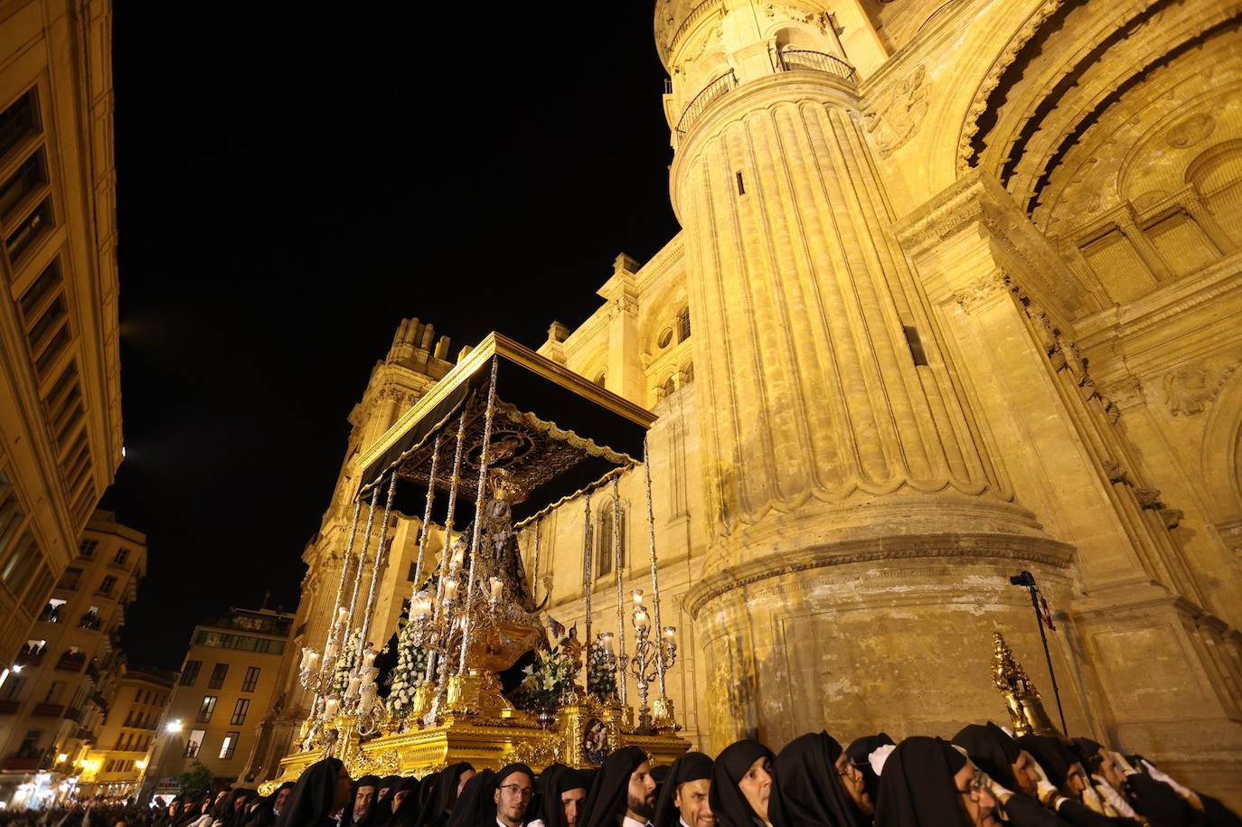 Holy Monday processions in the heart of Malaga, in pictures