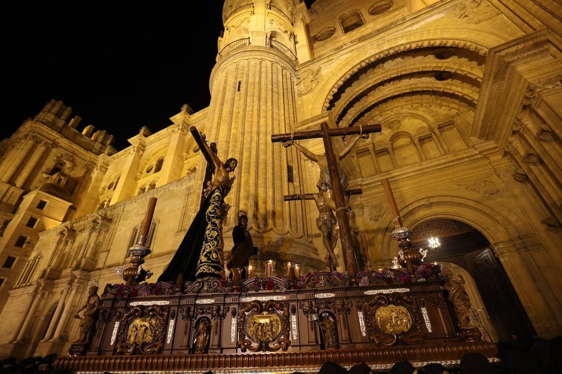 Holy Monday processions in the heart of Malaga, in pictures