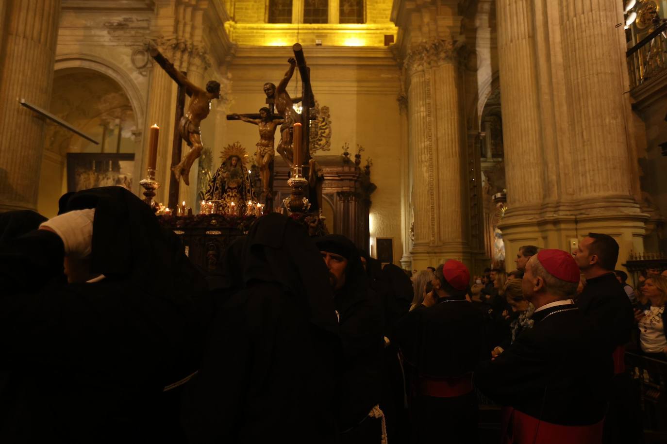 Holy Monday processions in the heart of Malaga, in pictures