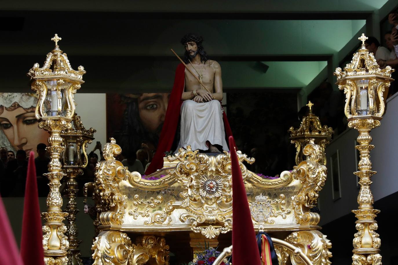 Holy Monday processions in the heart of Malaga, in pictures