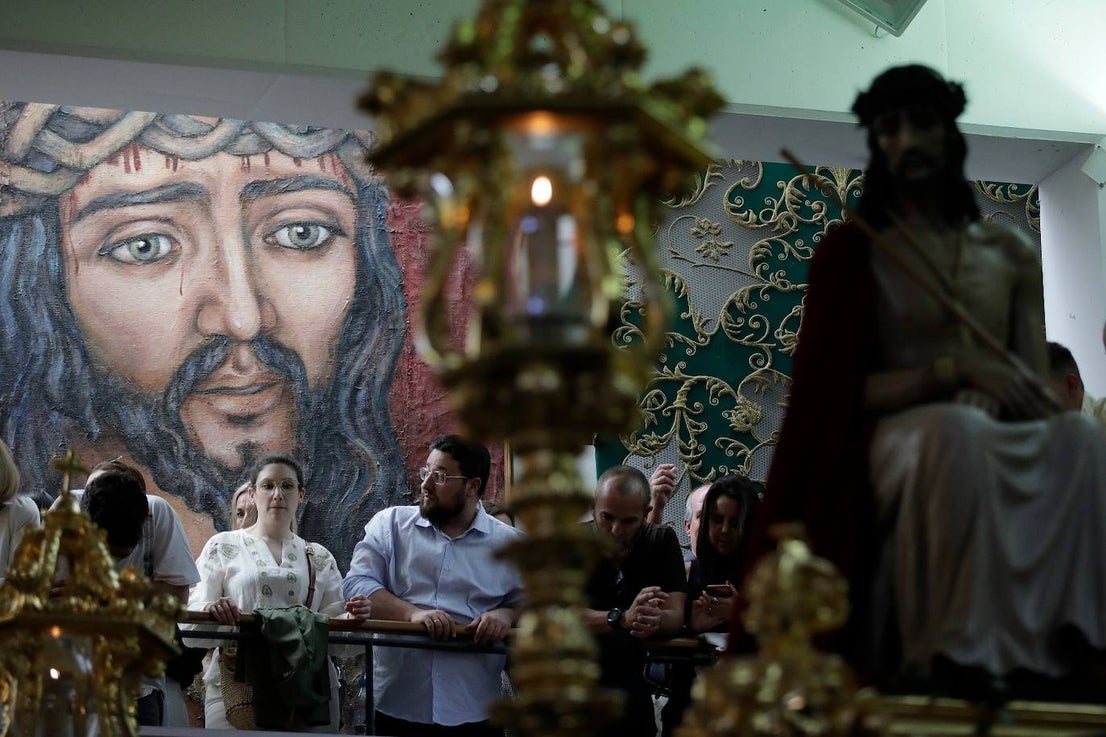 Holy Monday processions in the heart of Malaga, in pictures