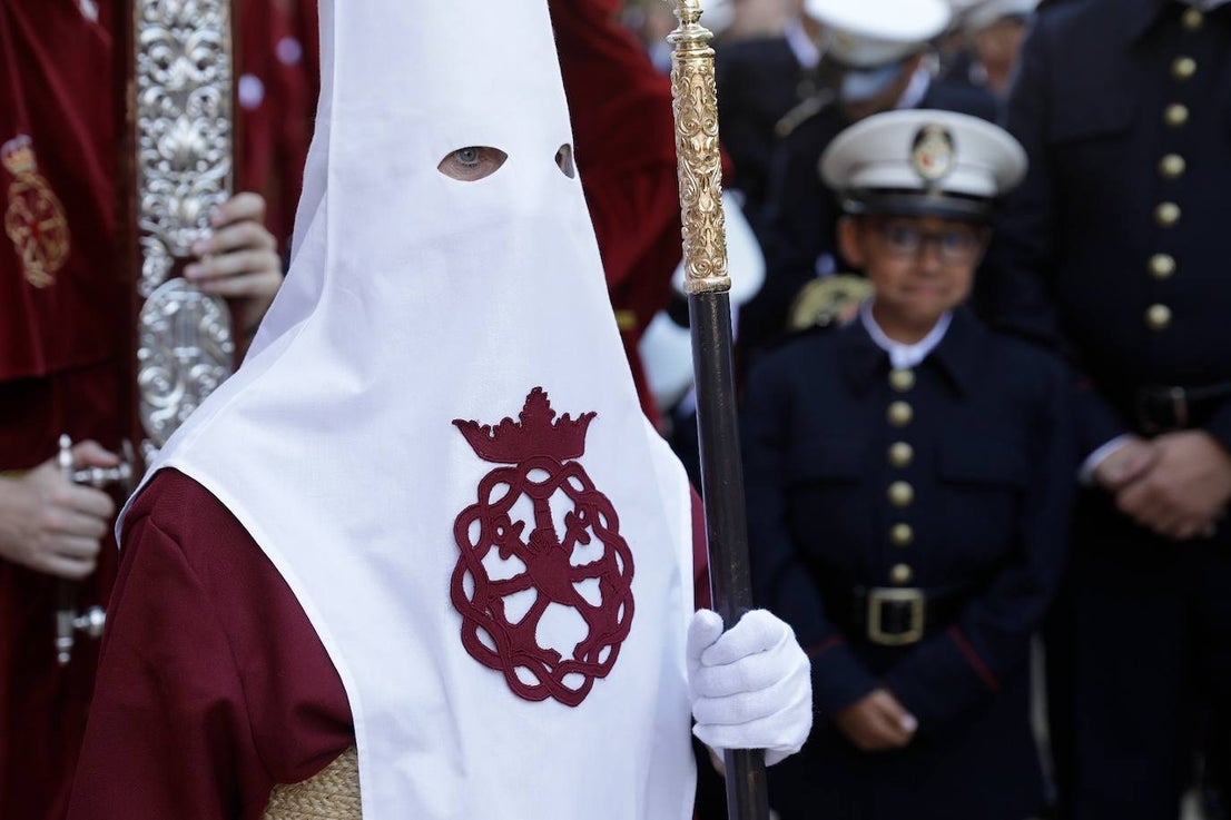 Holy Monday processions in the heart of Malaga, in pictures