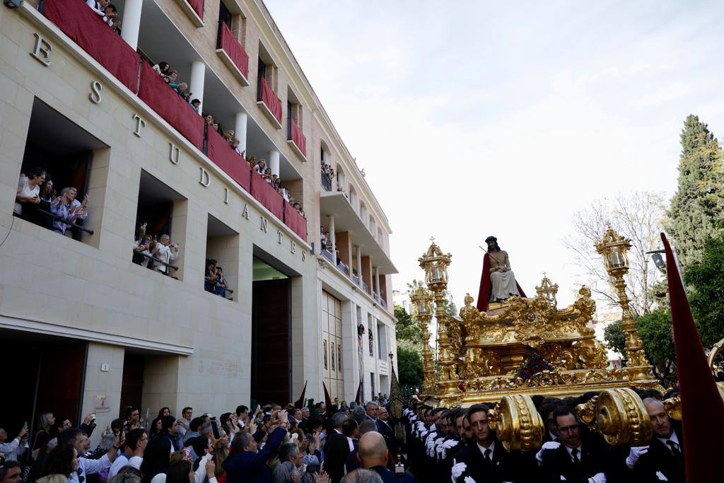 Holy Monday processions in the heart of Malaga, in pictures