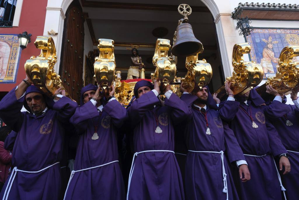 Holy Monday processions in the heart of Malaga, in pictures
