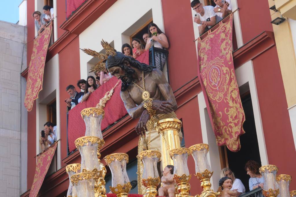 Holy Monday processions in the heart of Malaga, in pictures