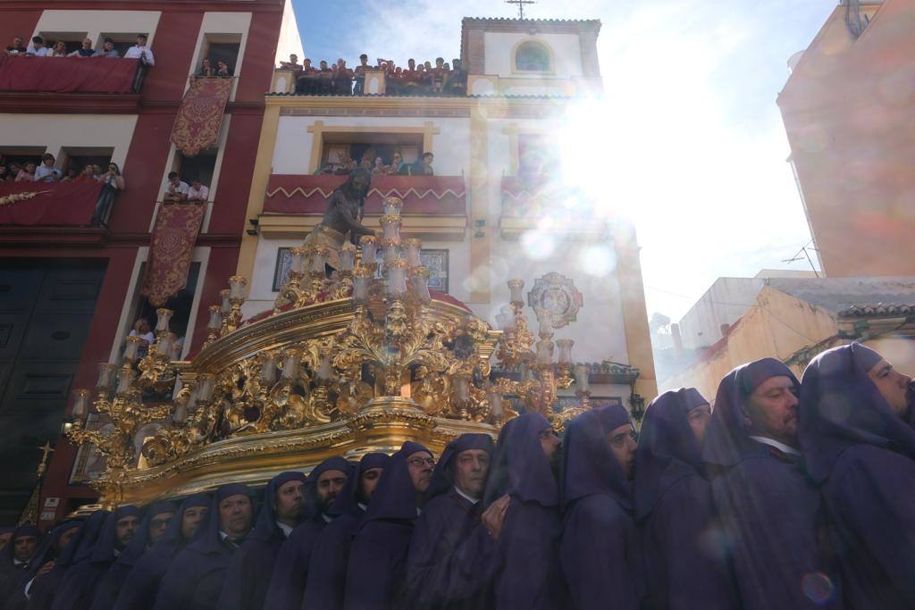 Holy Monday processions in the heart of Malaga, in pictures