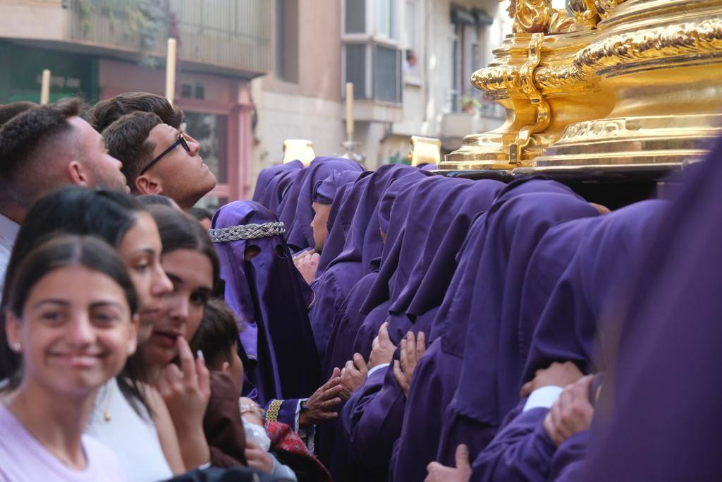 Holy Monday processions in the heart of Malaga, in pictures