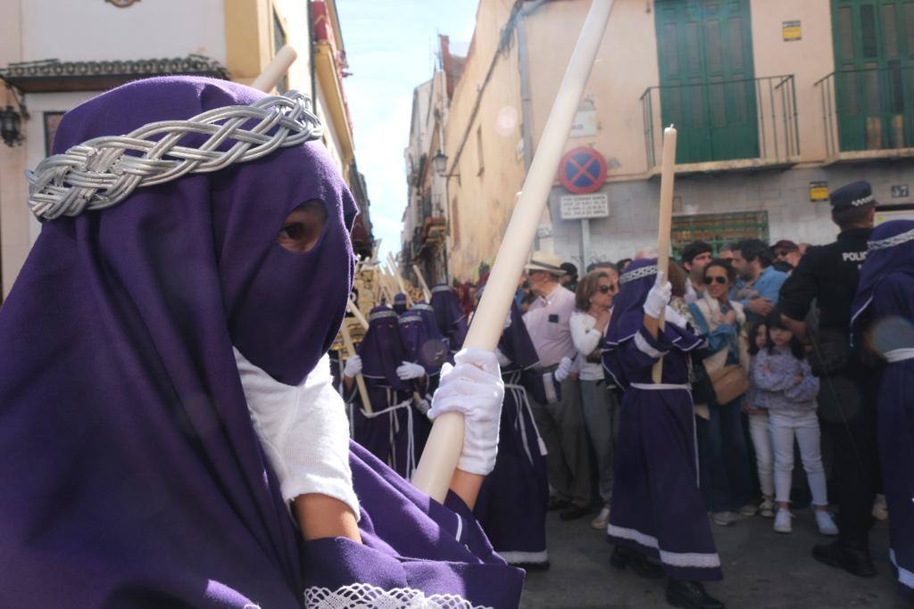 Holy Monday processions in the heart of Malaga, in pictures