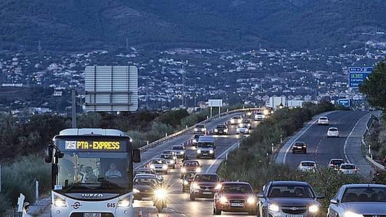 Ten passengers accused of faking 'accident' injuries on a bus in Malaga