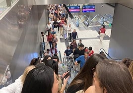 Flood of passengers at the Guadalmedina station.