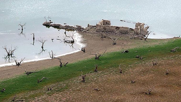 Views of what lies beneath a reservoir