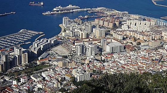 Gibraltar minister advances cruise line marketing plans at Florida fair
