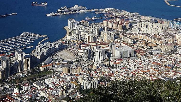 Gibraltar minister advances cruise line marketing plans at Florida fair