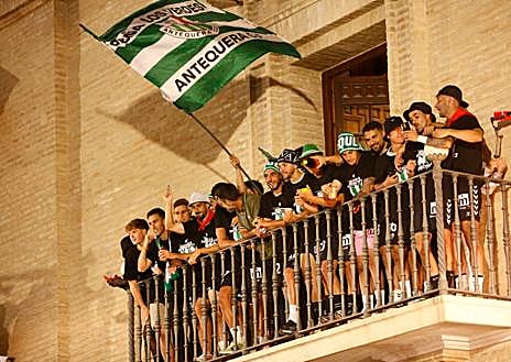 Imagen secundaria 1 - Antequera seal promotion to the third tier of Spanish football with four games left to go