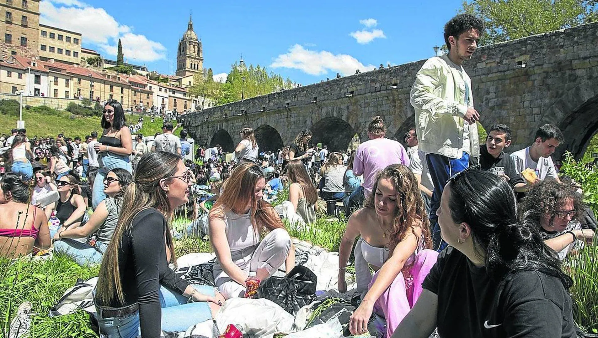 How a welcome for prostitutes became a giant picnic in Salamanca | Sur in  English