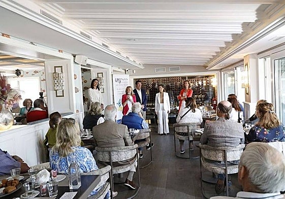 A meeting was held last Friday aimed at the foreign population in the Las Chapas area of Marbella