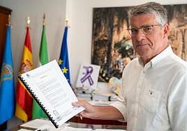 Mayor of Nerja José Alberto Armijo with the court ruling on Wednesday