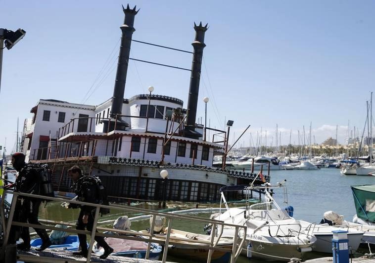 Half-sunken Mississippi paddle steamer in Benalmádena marina finally set to be scrapped