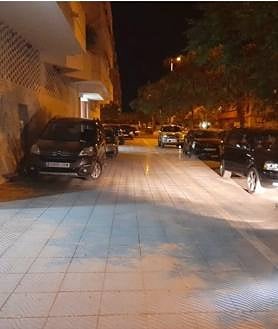 Imagen secundaria 2 - The existing site used for large-scale events, Elrow 2022, cars parked on the pavement during the Elrow festival