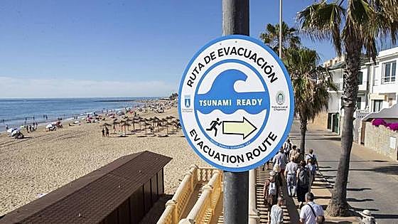 Surprise as tsunami warning signs go up along Andalusian coastline