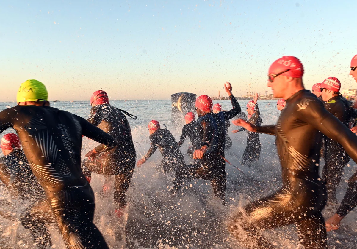 The swimming section took place on Levante beach in Puerto Banús.