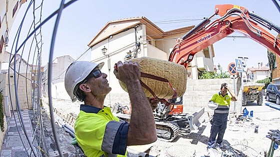 Spanish government says it will ban outdoor work if there are weather alerts for extreme heat