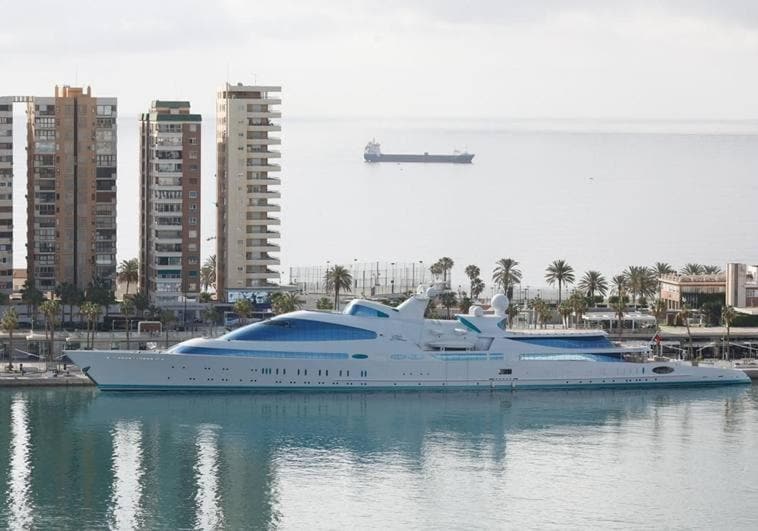 Huge yacht sails into city marina again