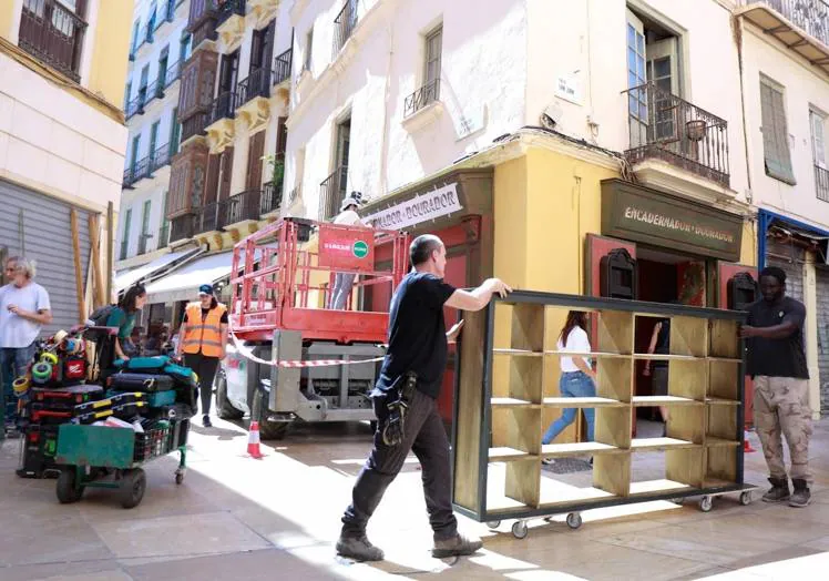 Echipa de filmare pe Calle San Juan, în centrul orașului Malaga.