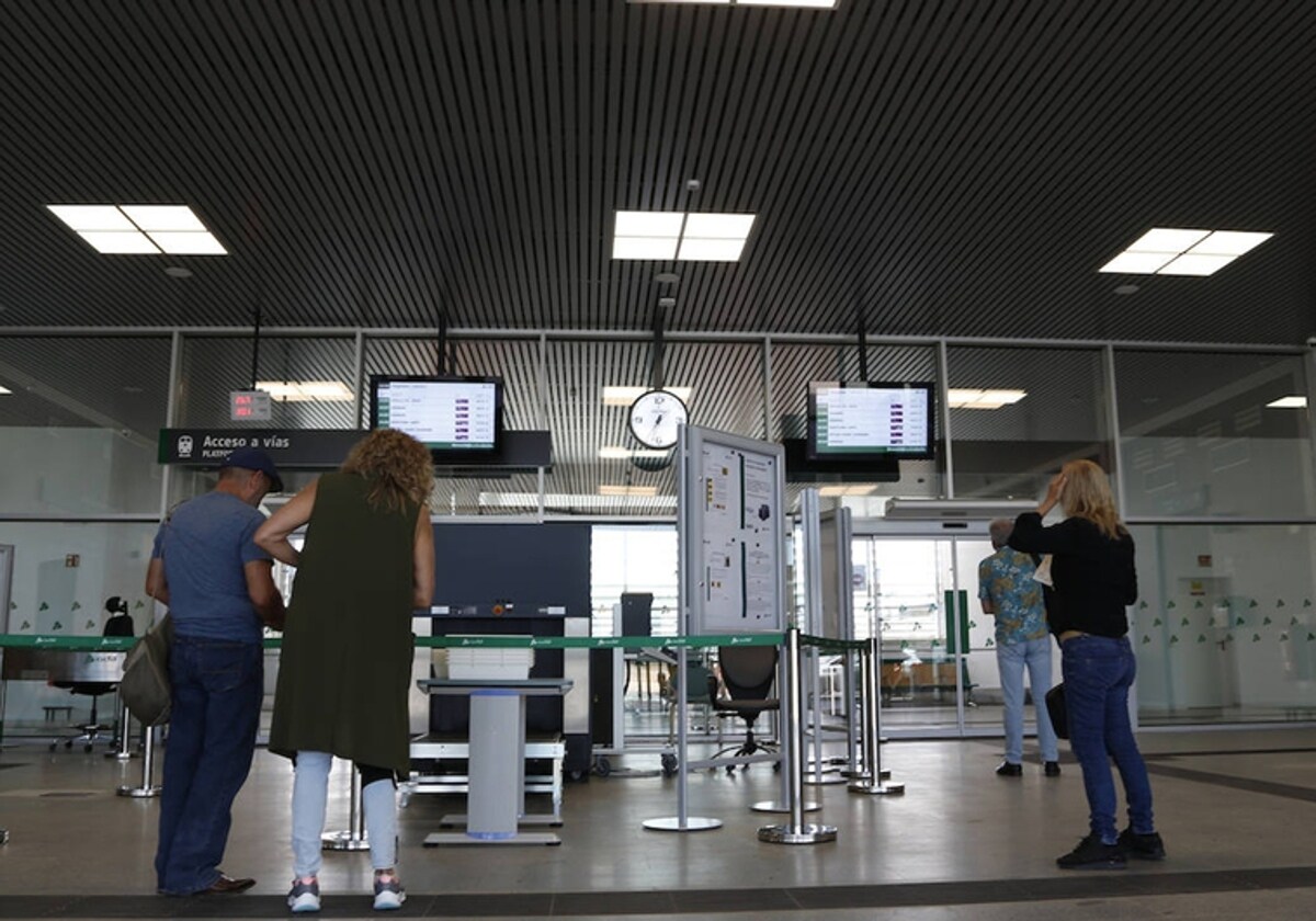 Passengers at the security checkpoint at Antequera AV train station.
