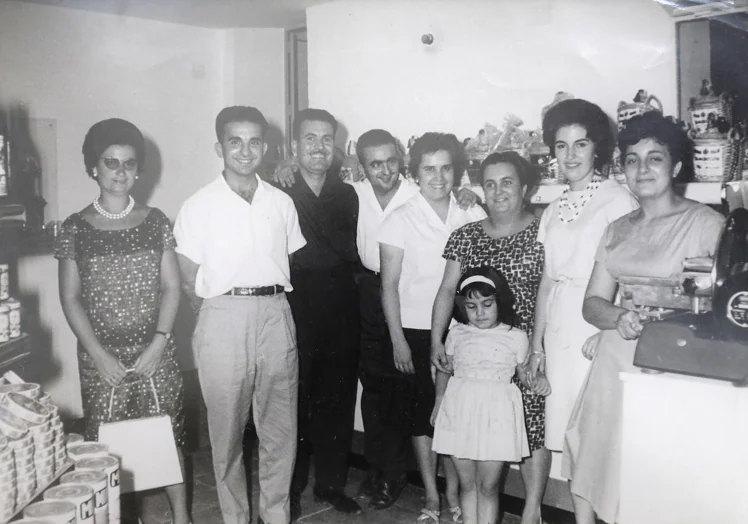 Photo of the Romero family during the inauguration of the supermarket in 1962.