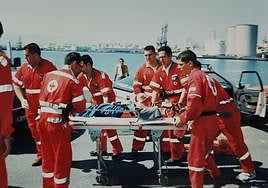 Archive image, courtesy of Cruz Roja, of a rescue carried out some years ago at Malaga port.