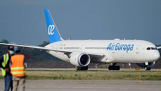 Air Europa agrees to increase wage of cabin staff by 11.9% over three years