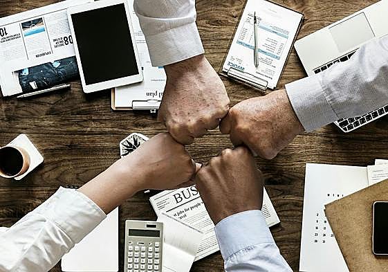 SUR in English brings together international business community