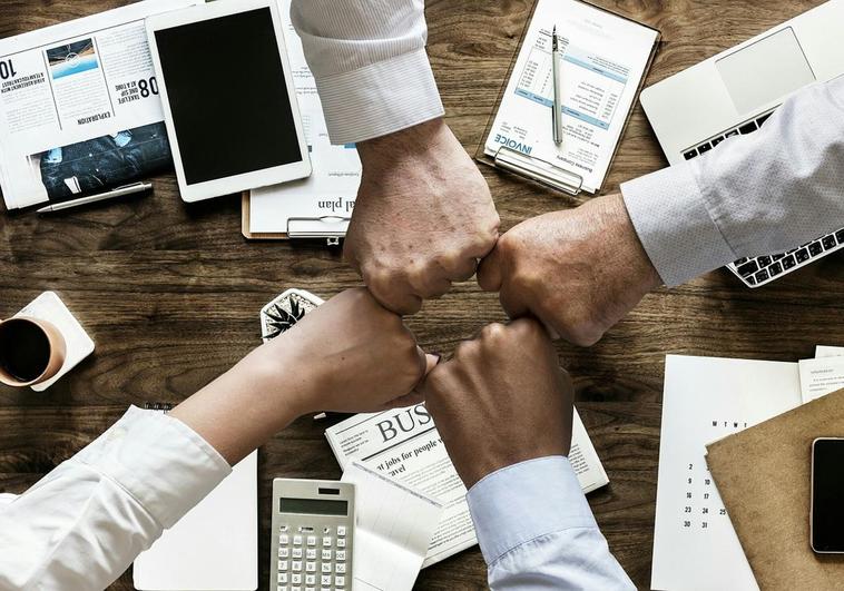 SUR in English brings together international business community