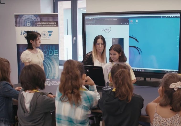Malaga hosts fun cybersecurity workshops for girls to attract more female talent to the sector