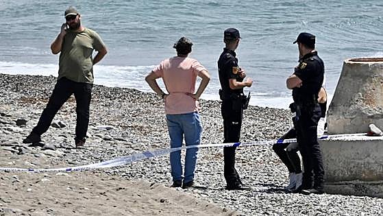 Bomb squad called in after archaeologists unearth explosive device on a beach in Marbella