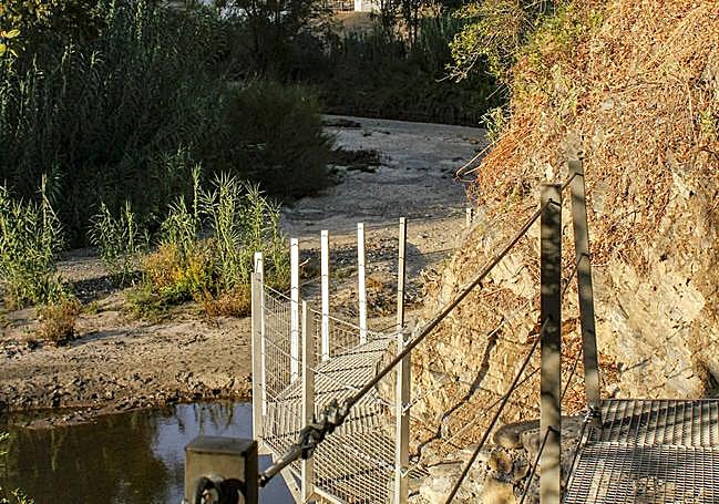 Part of this route is via walkways.