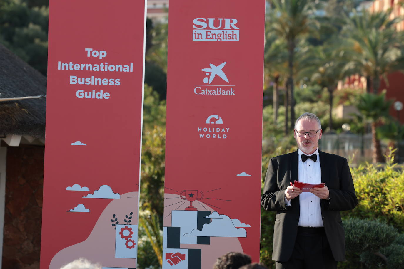 SUR in English celebrates international business