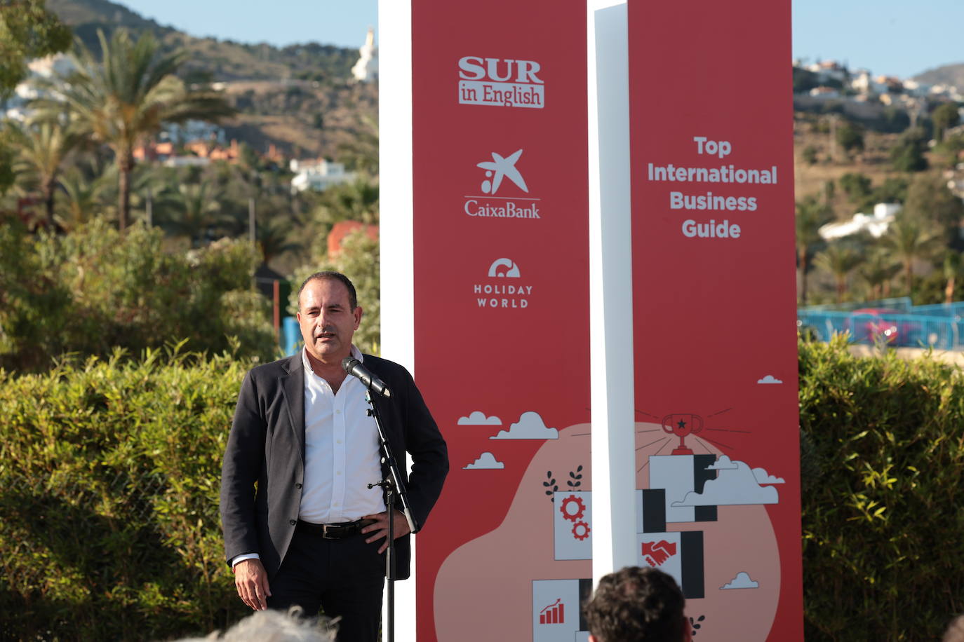 SUR in English celebrates international business