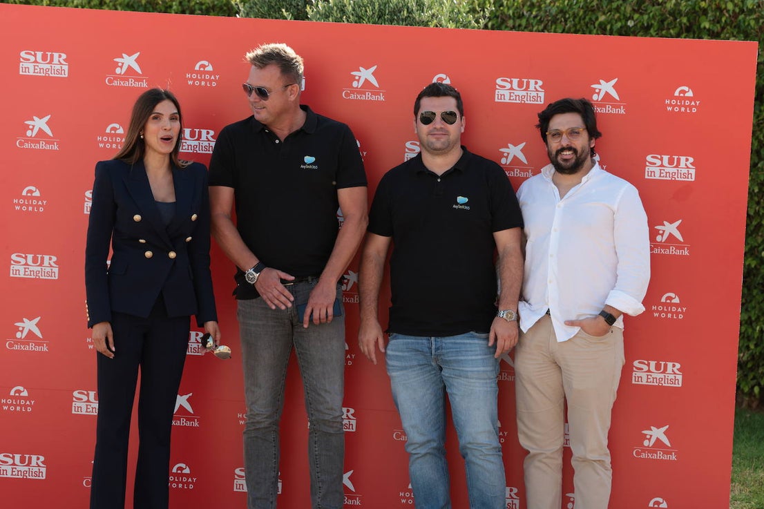 SUR in English celebrates international business