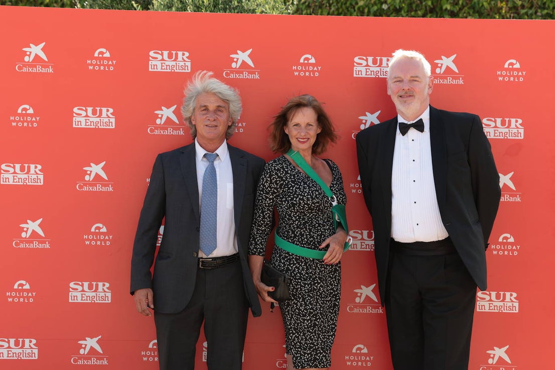 SUR in English celebrates international business